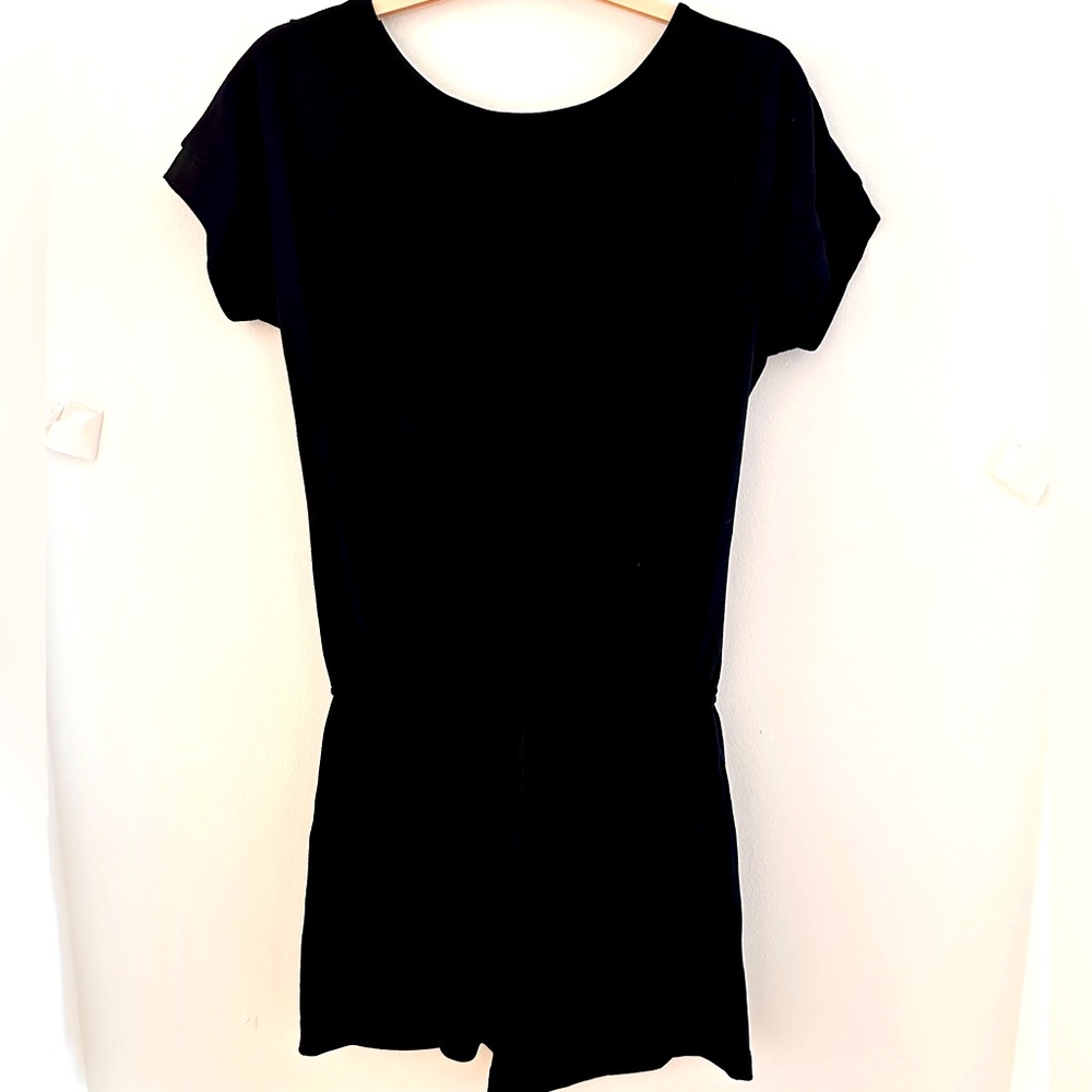 Black romper, very versatile. Good condition. Worn only once to the beach.